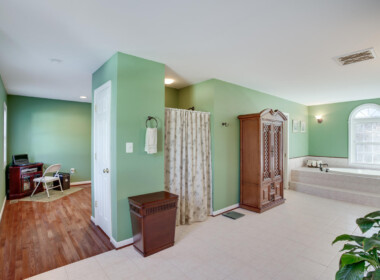3550 Cassell Blvd Prince-large-044-043-Owners Bathroom-1500x1000-72dpi