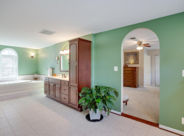 3550 Cassell Blvd Prince-large-045-018-Owners Bathroom-1500x1000-72dpi