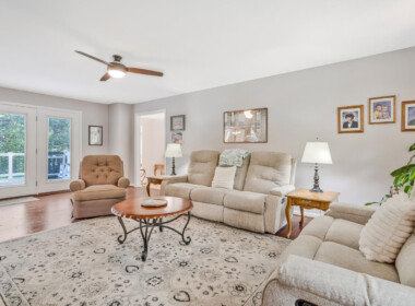 5130 Turtle Creek Dr Port-large-007-021-Living Room-1500x1000-72dpi