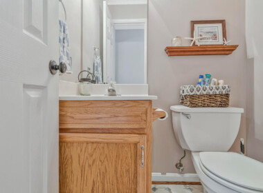 5130 Turtle Creek Dr Port-large-025-004-Bathroom-1500x1000-72dpi