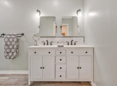 5130 Turtle Creek Dr Port-large-029-043-Owners Bathroom-1498x1000-72dpi