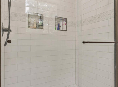 5130 Turtle Creek Dr Port-large-030-022-Owners Bathroom-667x1000-72dpi