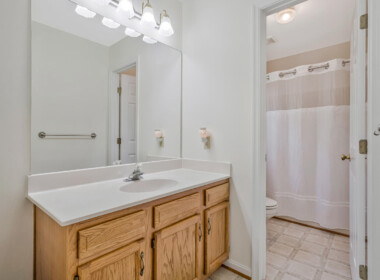 5130 Turtle Creek Dr Port-large-038-001-Bathroom-1500x1000-72dpi